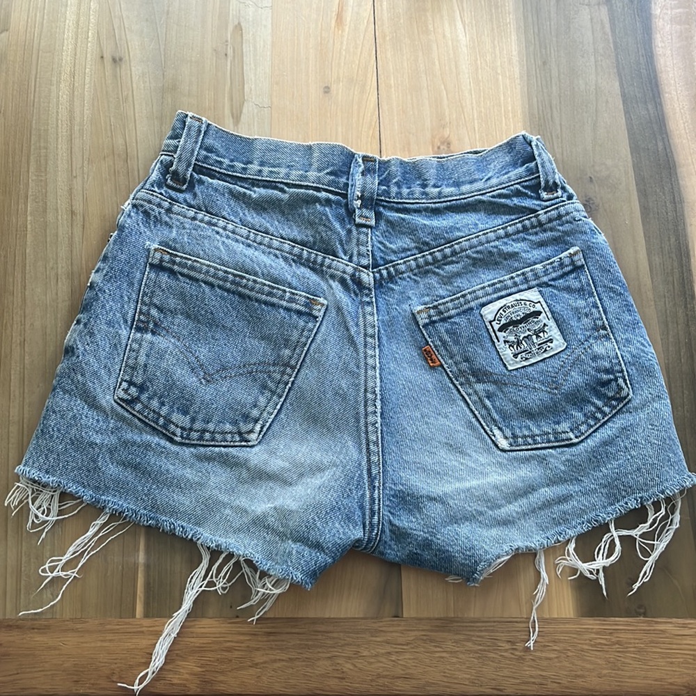 Vintage Levi jean shorts - Picture 2 of 2